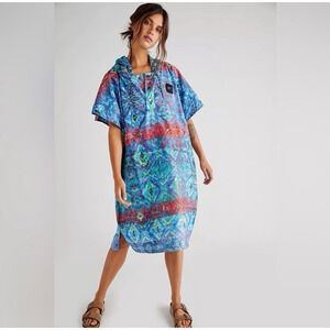Slowtide Kassia Hooded Poncho Quick Dry Changing Beach Resort Size S-M